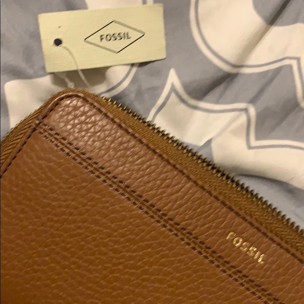 Brown Leather Fossil wallet - brand new  full size - Picture 5 of 7